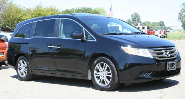 Honda Odyssey 2011 photo 2