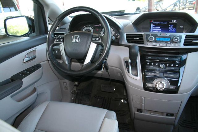 Honda Odyssey 2011 photo 3