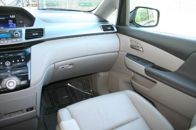 Honda Odyssey 2011 photo 4