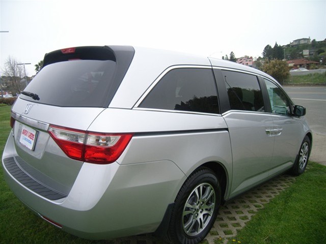 Honda Odyssey 2011 photo 1