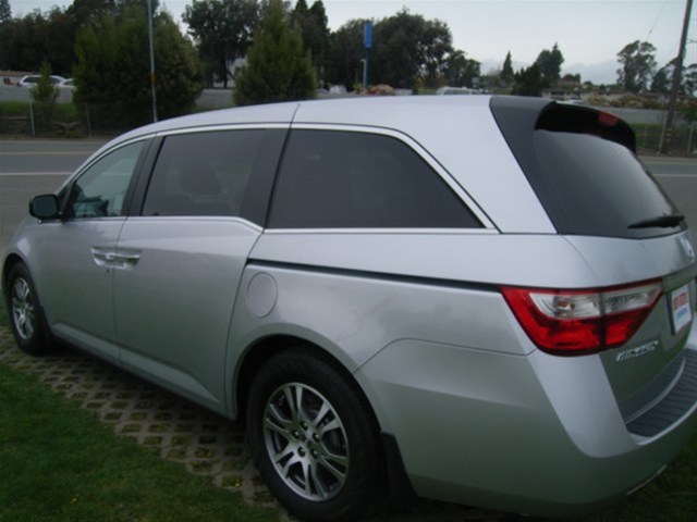 Honda Odyssey 2011 photo 3