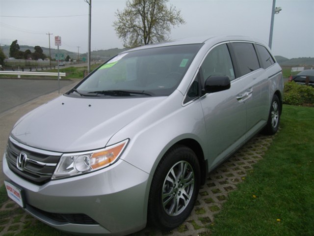 Honda Odyssey 2011 photo 4