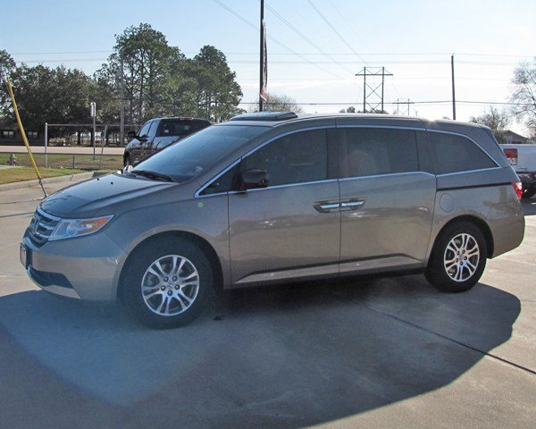 Honda Odyssey 2011 photo 2