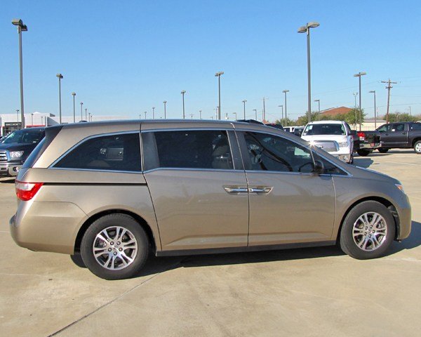 Honda Odyssey 2011 photo 3