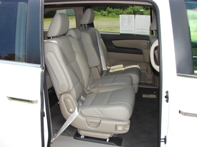 Honda Odyssey 2011 photo 2