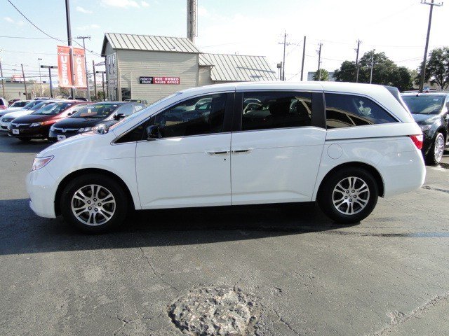 Honda Odyssey 2011 photo 2