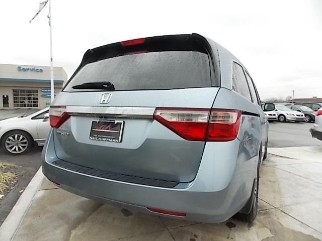 Honda Odyssey 2011 photo 2