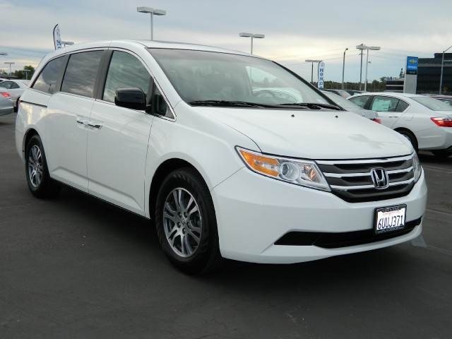 Honda Odyssey 2011 photo 2