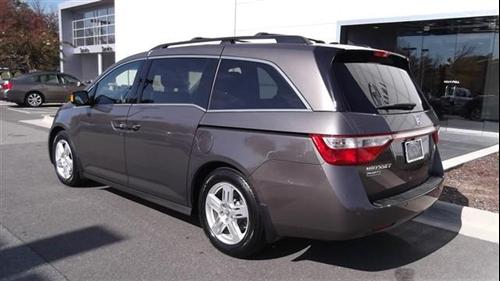 Honda Odyssey 2011 photo 2
