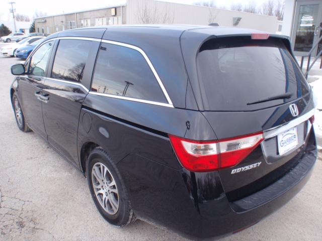 Honda Odyssey 2011 photo 2