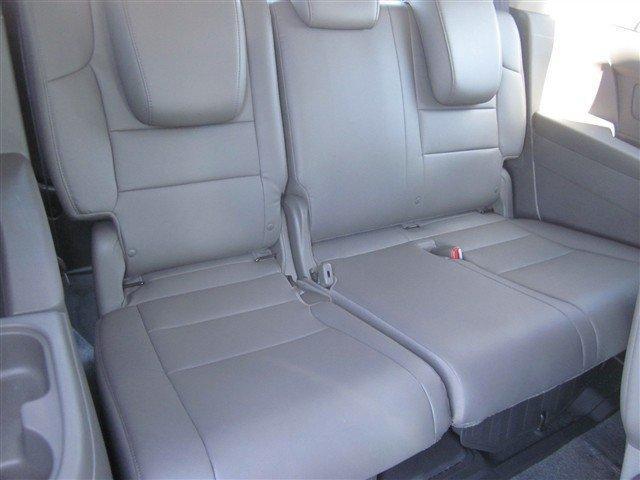 Honda Odyssey 2011 photo 2