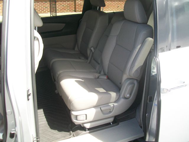 Honda Odyssey 2012 photo 2
