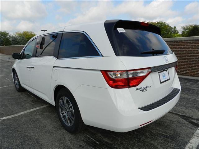 Honda Odyssey 2012 photo 2