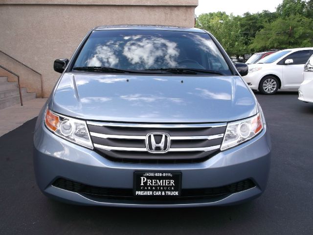 Honda Odyssey 2012 photo 2