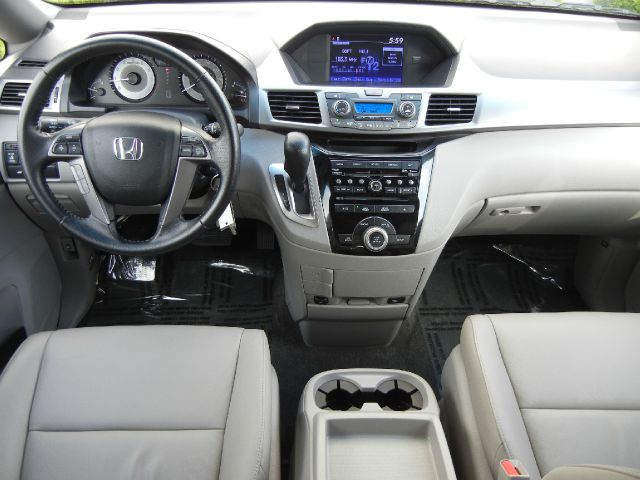 Honda Odyssey 2012 photo 2