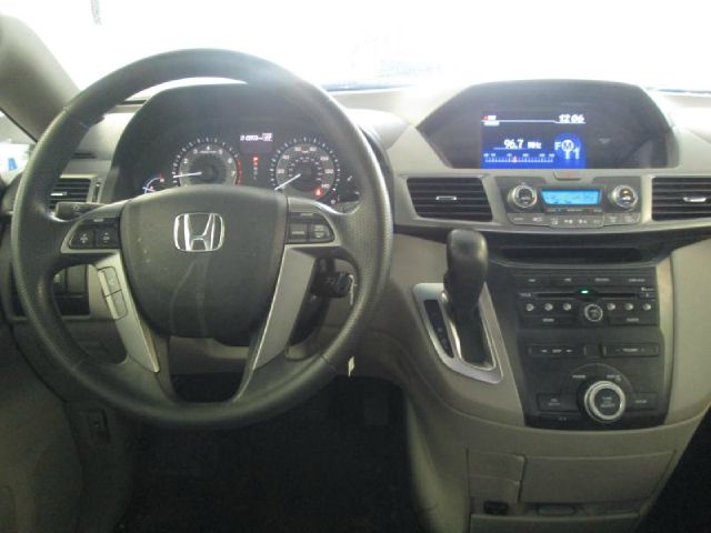 Honda Odyssey 2012 photo 3