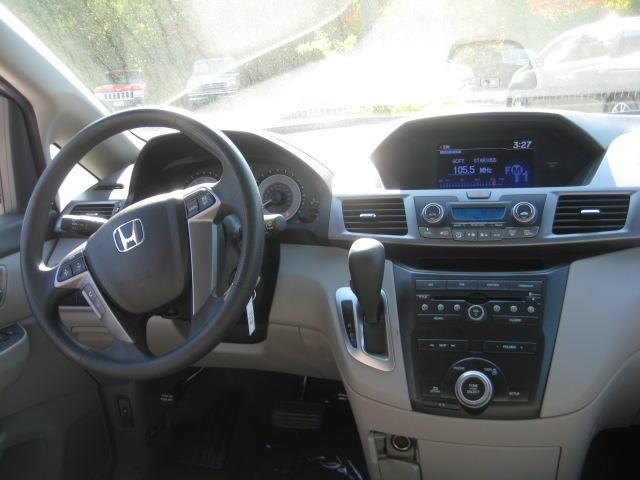 Honda Odyssey 2012 photo 2