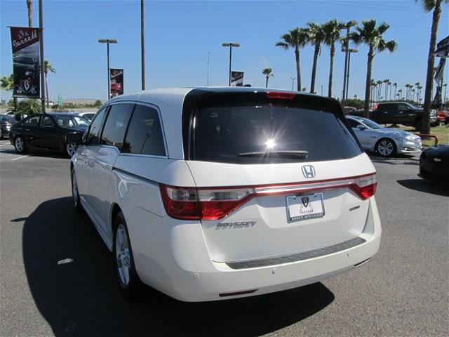 Honda Odyssey 2012 photo 2
