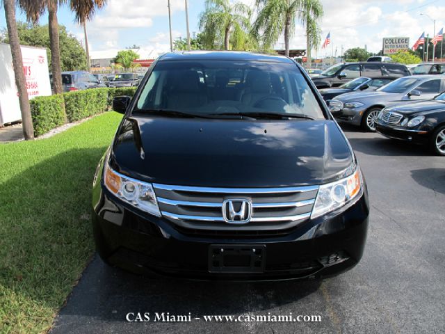 Honda Odyssey 2012 photo 2