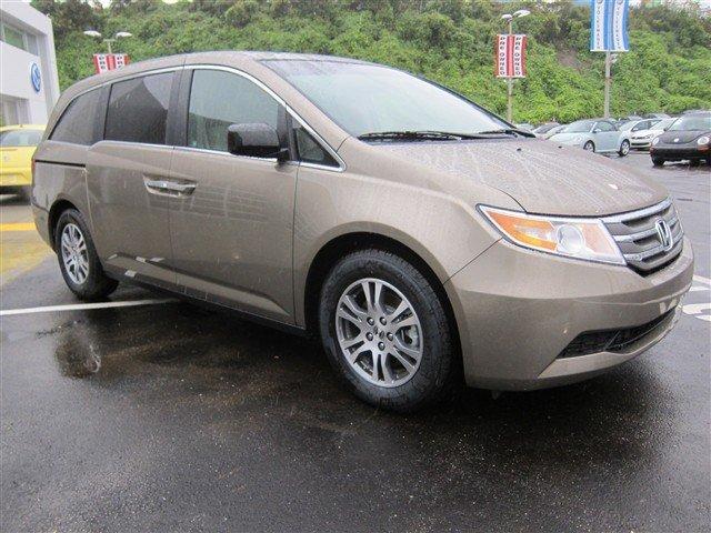 Honda Odyssey 2012 photo 2