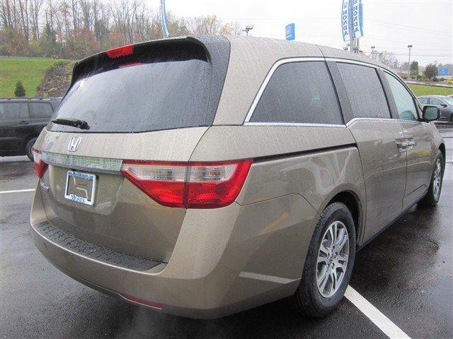 Honda Odyssey 2012 photo 3
