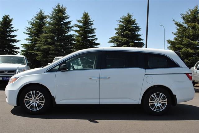 Honda Odyssey 2013 photo 2