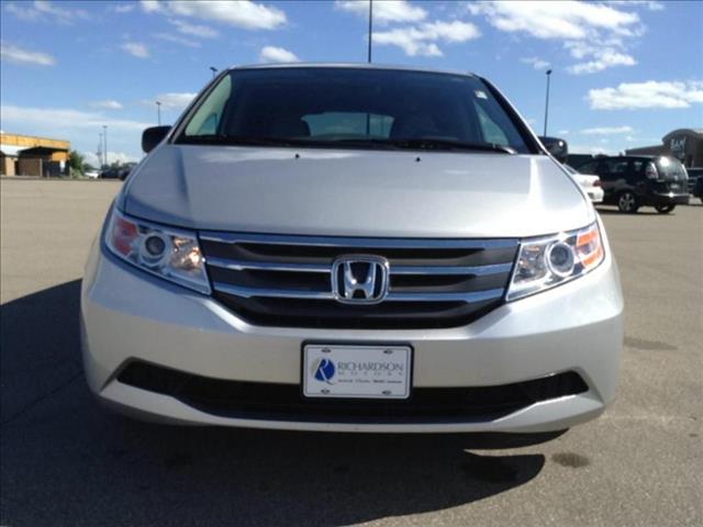 Honda Odyssey 2013 photo 3