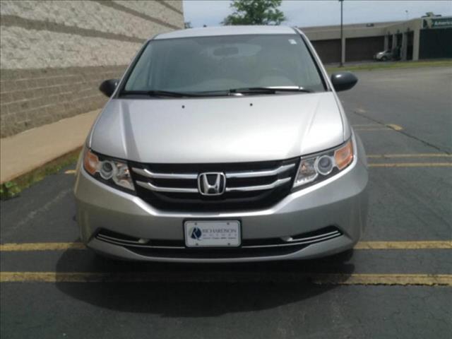 Honda Odyssey 2014 photo 2