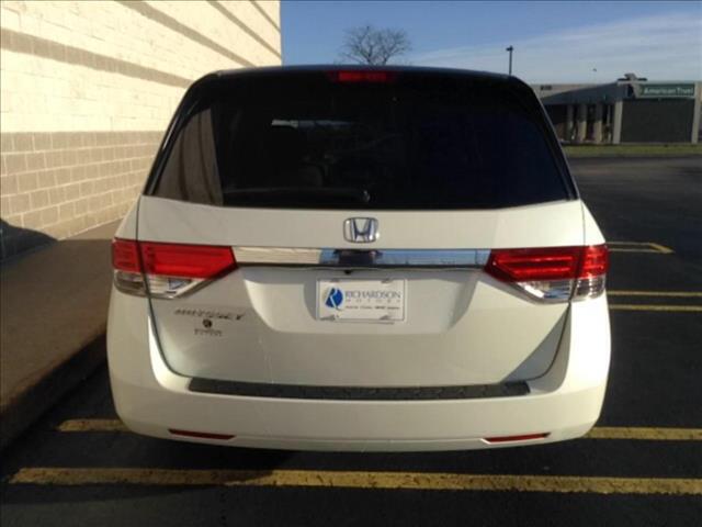Honda Odyssey 2014 photo 3