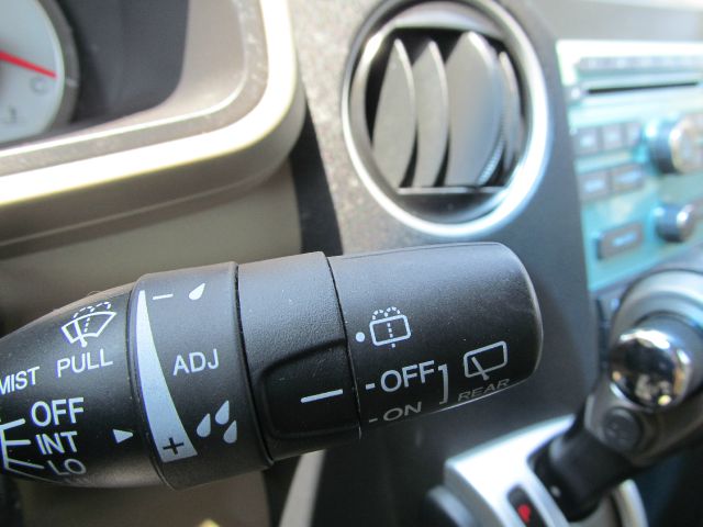 Honda Pilot 1990 Nissan GS SUV