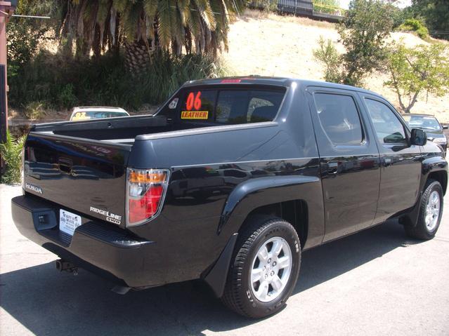 Honda Ridgeline 2006 photo 2