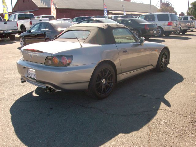 Honda S2000 2004 photo 2