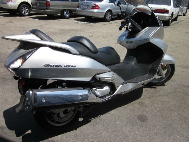 Honda Silver Wing 2004 photo 2