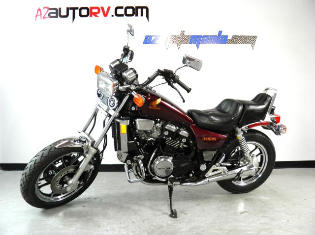 Honda VF700C MAGNA 1984 photo 4