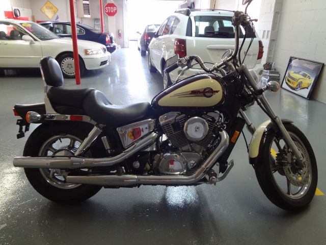 Honda VT1100 1997 photo 1