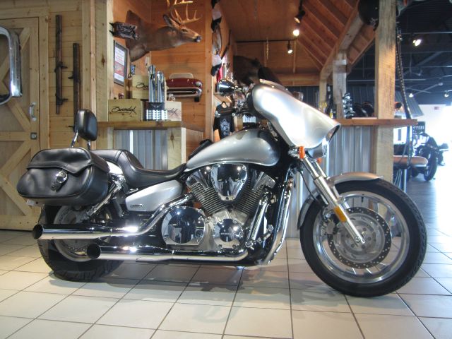 Honda VTX1300C 2004 photo 2