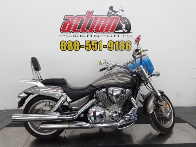 Honda VTX 1800F 2005 photo 1