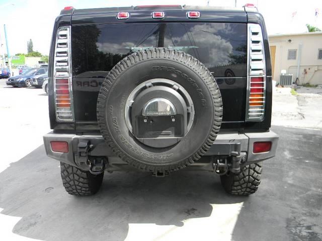 Hummer H2 2004 photo 2