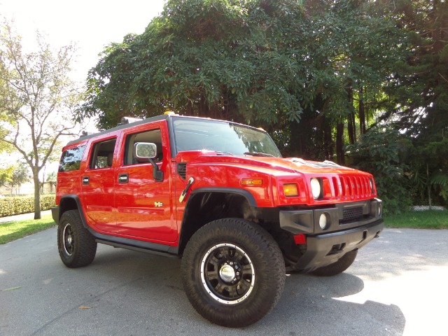 Hummer H2 2004 photo 2