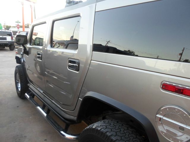 Hummer H2 2004 photo 2