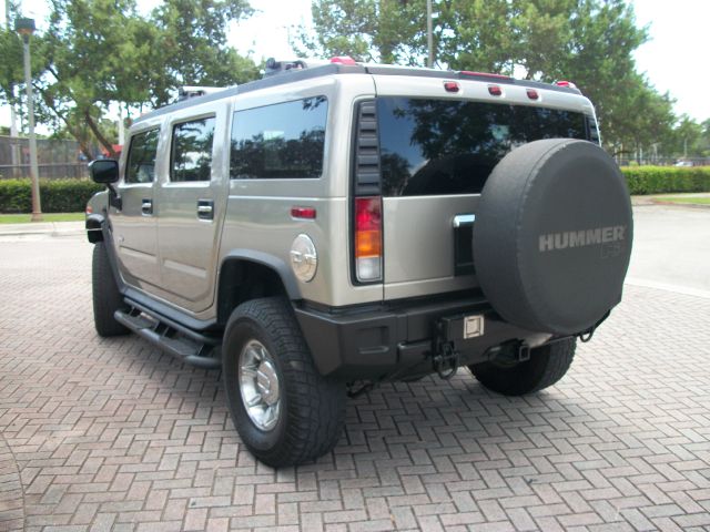 Hummer H2 2004 photo 2