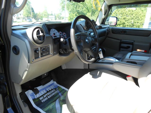 Hummer H2 2004 photo 2