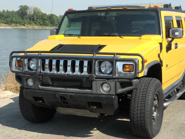 Hummer H2 2004 photo 2