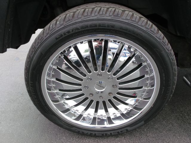 Hummer H2 SUT 2006 photo 16