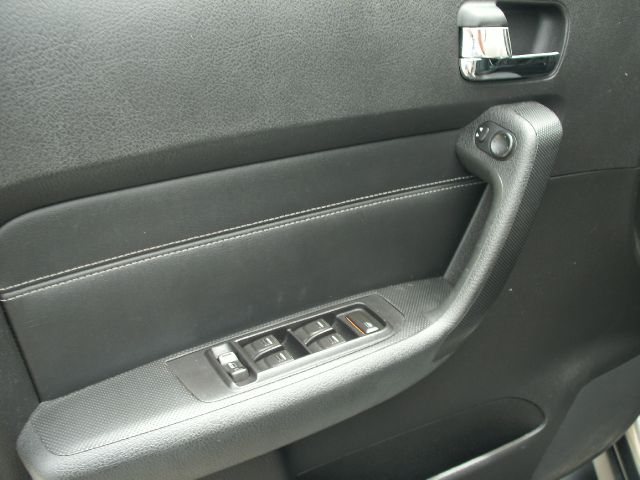 Hummer H3 2006 photo 2