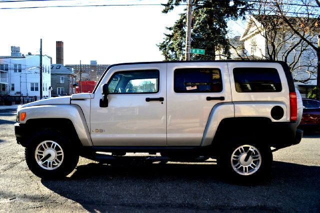 Hummer H3 2006 photo 2