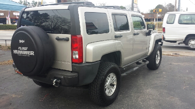 Hummer H3 2006 photo 2