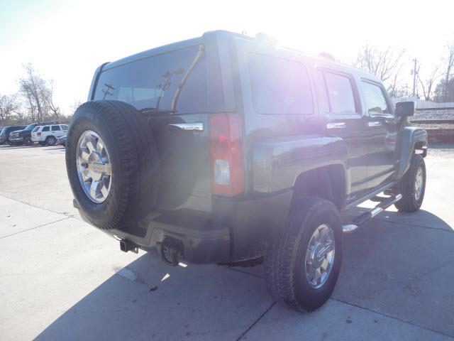 Hummer H3 2006 photo 2