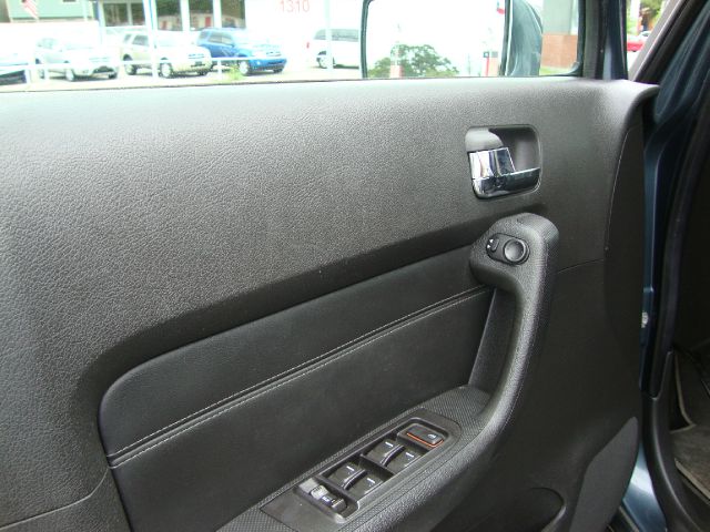 Hummer H3 2006 photo 1