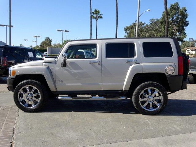 Hummer H3 2006 photo 1